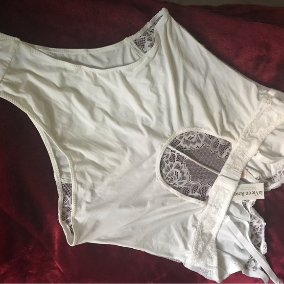 Lingerie - Picture 2 of 2